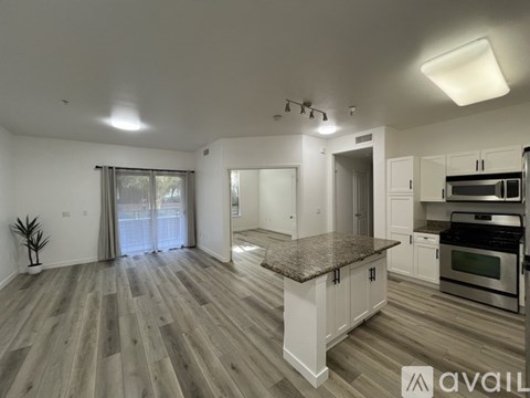 100 South Alameda Street 2 Beds Apartment for Rent