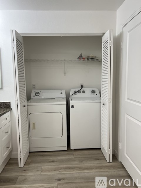 100 South Alameda Street 2 Beds Apartment for Rent