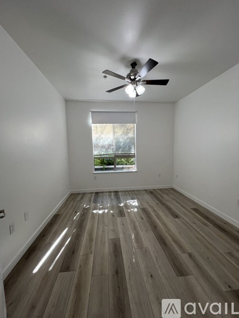 100 South Alameda Street 2 Beds Apartment for Rent