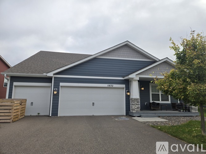 11632 Pineridge Way North 4 Beds Single Family Home for Rent - Photo gallery 1