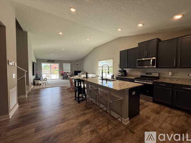 11632 Pineridge Way North 4 Beds Single Family Home for Rent - Photo gallery 3