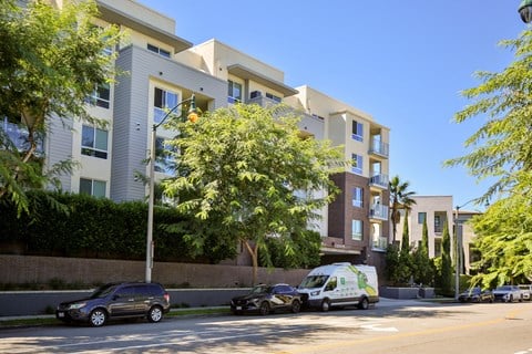 Unit 410 2 Beds Apartment for Rent