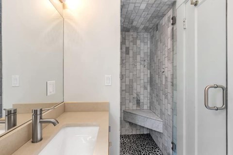 2038-2040 Lakeshore Ave 3 Beds Apartment for Rent