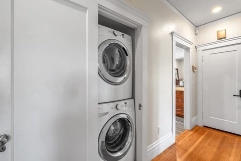 2038-2040 Lakeshore Ave 3 Beds Apartment for Rent