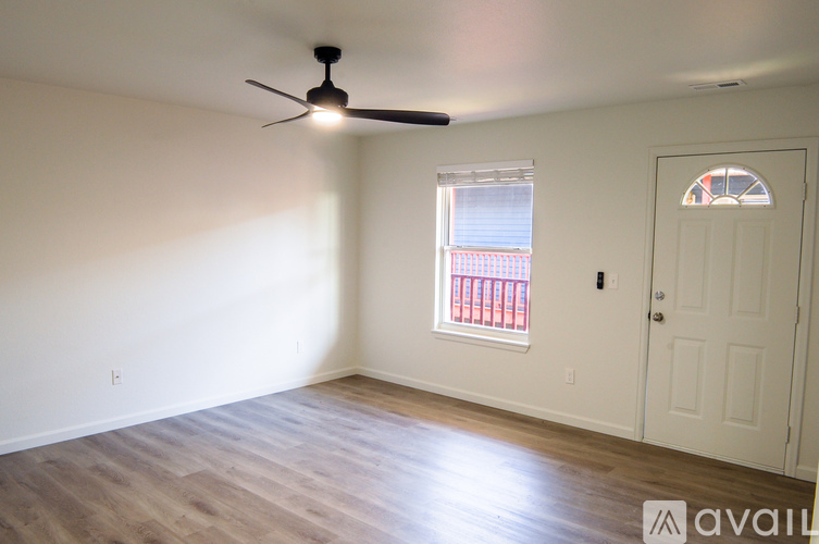 712 Yale Place 2 Beds Condo for Rent - Photo gallery 1