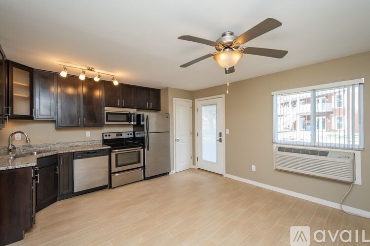 205 1/2 6th St 1 Apartment for Rent - Photo gallery 1