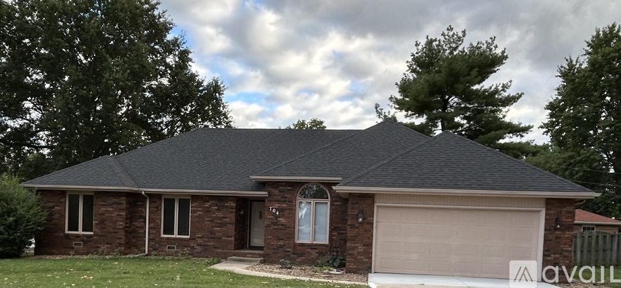 704 W Briarwood Ln 3 Beds Single Family Home for Rent - Photo gallery 1