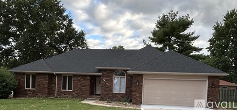 704 W Briarwood Ln 3 Beds Apartment for Rent