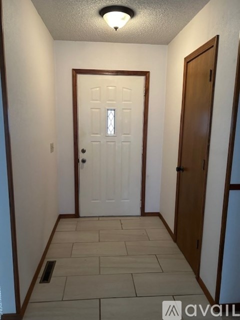 704 W Briarwood Ln 3 Beds Apartment for Rent