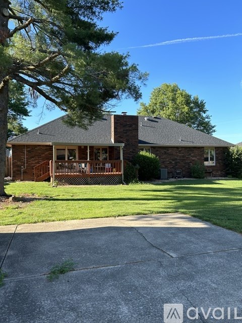 704 W Briarwood Ln 3 Beds Apartment for Rent