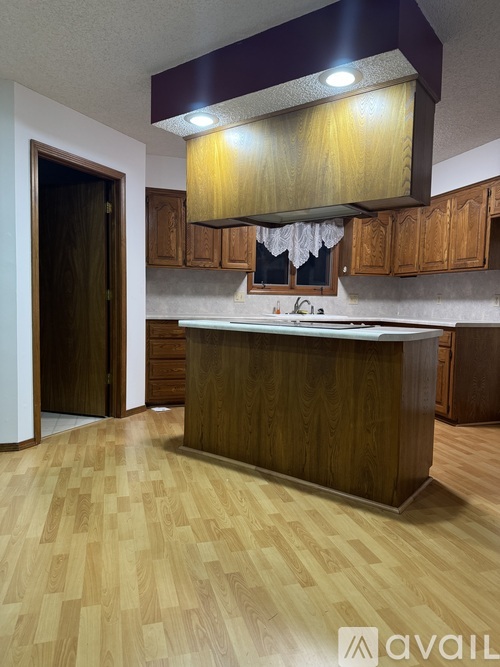 704 W Briarwood Ln 3 Beds Single Family Home for Rent - Photo gallery 3