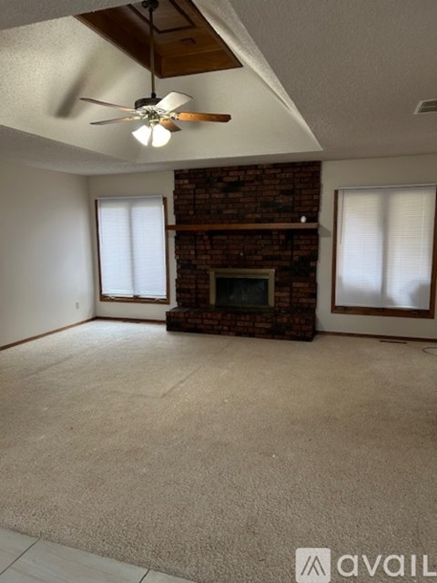 704 W Briarwood Ln 3 Beds Apartment for Rent