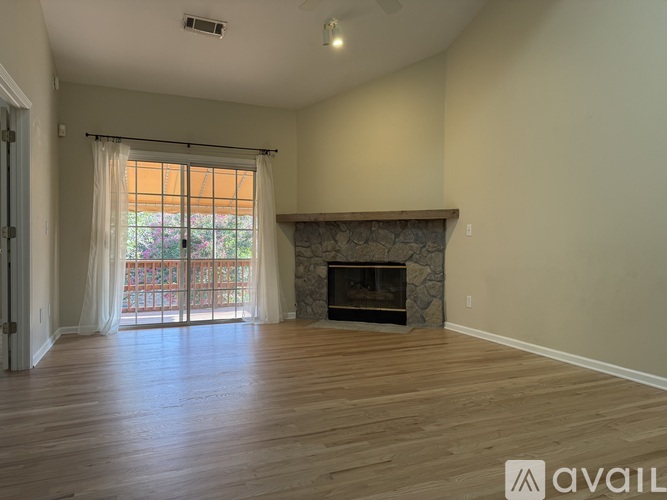 4125 Fawn Court Northeast 3 Beds Townhouse for Rent - Photo gallery 4