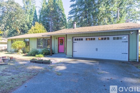 6814 Shalom Drive Southwest 3 Beds Apartment for Rent
