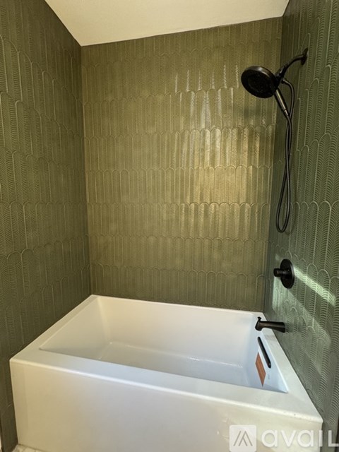 1050 W Dakin St 2 Beds Apartment for Rent
