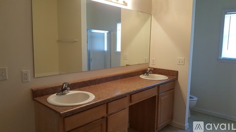 990 Scotland Rd 3 Beds Apartment for Rent
