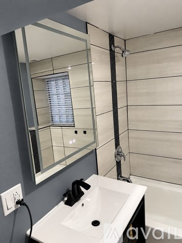 2438 North Oak Park Avenue 2 Beds Apartment for Rent