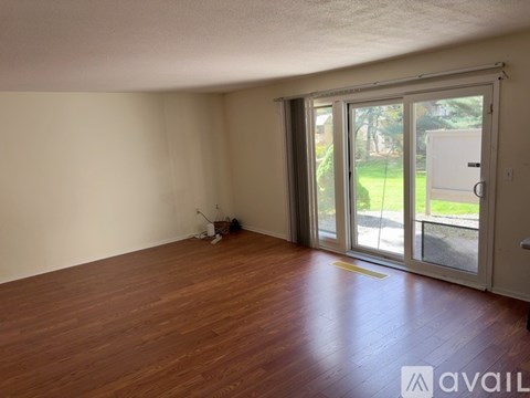 54 Great Meadow Ln 2 Beds Apartment for Rent