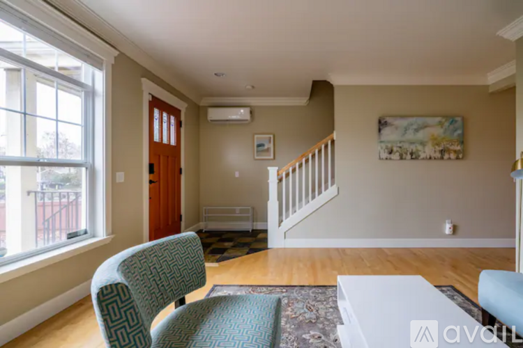 331 16th Avenue East 3 Beds Townhouse for Rent - Photo gallery 1