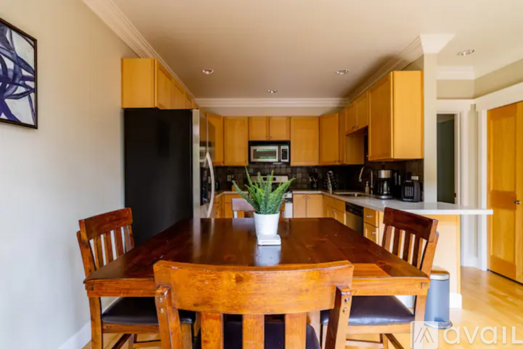 331 16th Avenue East 3 Beds Townhouse for Rent - Photo gallery 5