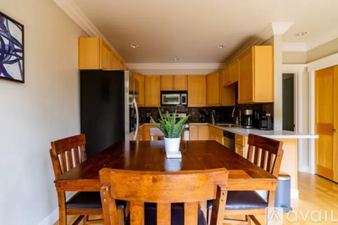 331 16Th Avenue East 3 Beds Apartment for Rent