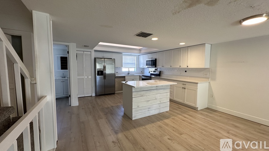 255 Capri Cir S 2 Beds Townhouse for Rent - Photo gallery 3