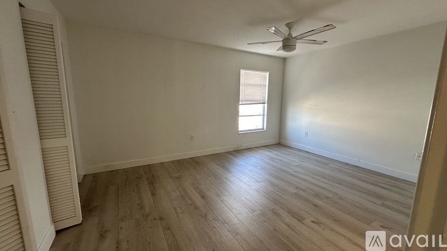 255 Capri Cir S 2 Beds Townhouse for Rent - Photo gallery 4