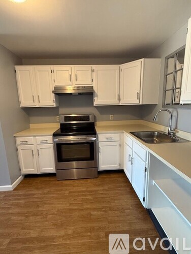 12 East Side Drive 2 Beds Apartment for Rent - Photo gallery 2