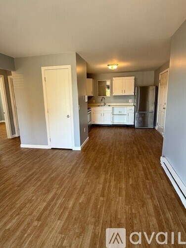 12 East Side Drive 2 Beds Apartment for Rent