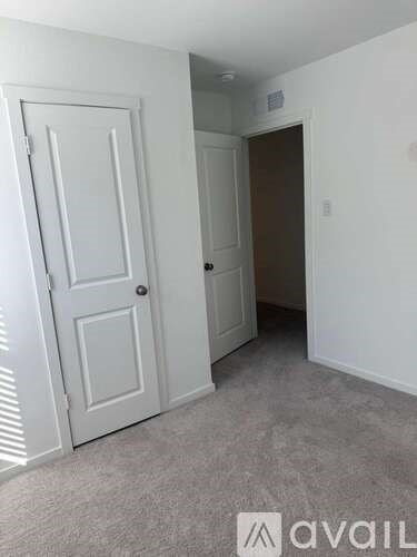 807 Sandhill Cra Lane 3 Beds Apartment for Rent