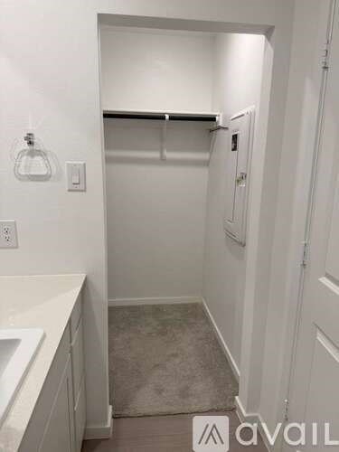 807 Sandhill Cra Lane 3 Beds Apartment for Rent