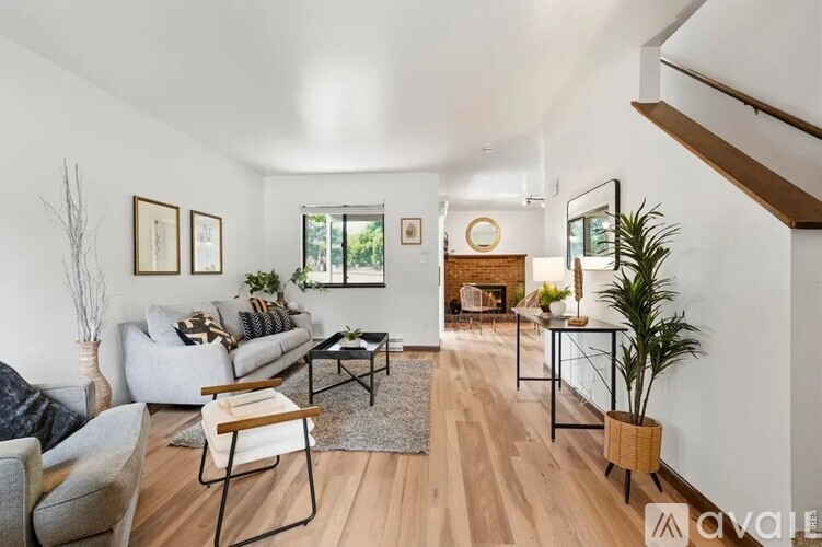 2833 Stover Street 3 Beds Single Family Home for Rent - Photo gallery 2