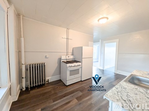 214 Pine St 2 Beds Apartment for Rent