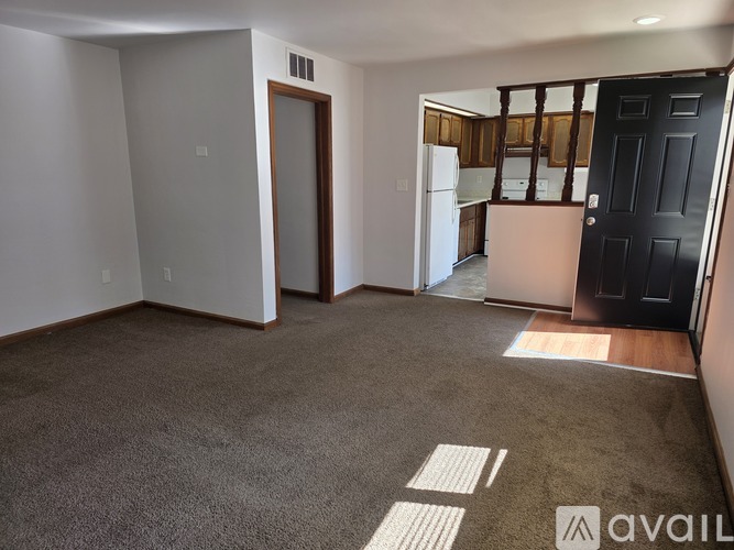 120 S Russell St 2 Beds Apartment for Rent - Photo gallery 3