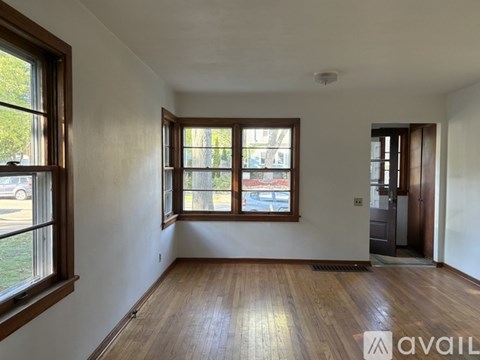 113 Van Deusen St 2 Beds Apartment for Rent