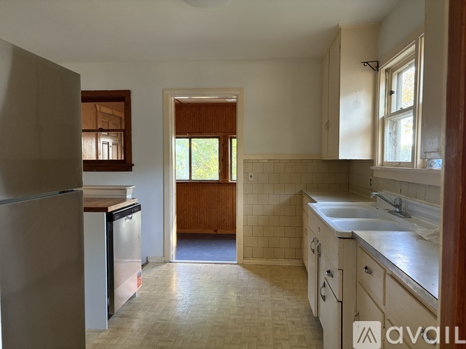 113 Van Deusen St 2 Beds Single Family Home for Rent - Photo gallery 3