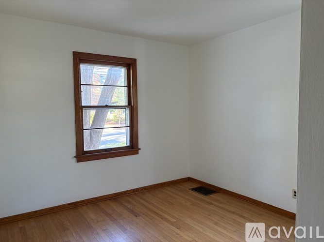 113 Van Deusen St 2 Beds Single Family Home for Rent - Photo gallery 4
