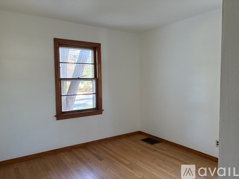 113 Van Deusen St 2 Beds Apartment for Rent