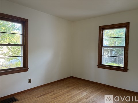 113 Van Deusen St 2 Beds Apartment for Rent