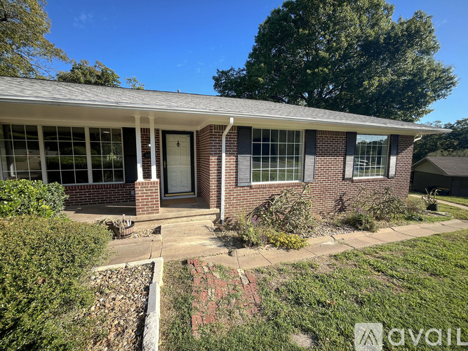 605 Kessler Blvd 3 Beds Apartment for Rent - Photo gallery 1