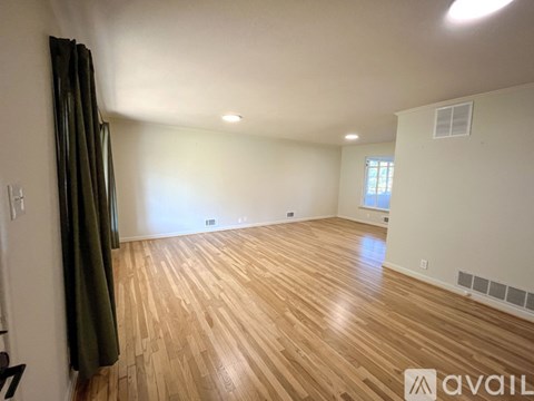 605 Kessler Blvd 3 Beds Apartment for Rent