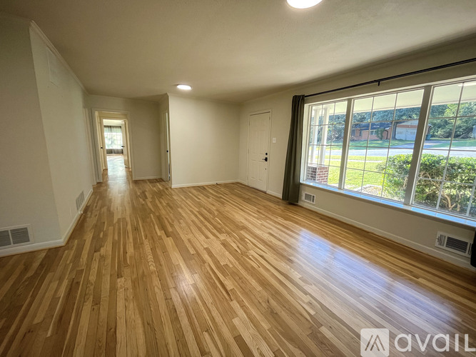 605 Kessler Blvd 3 Beds Apartment for Rent - Photo gallery 4