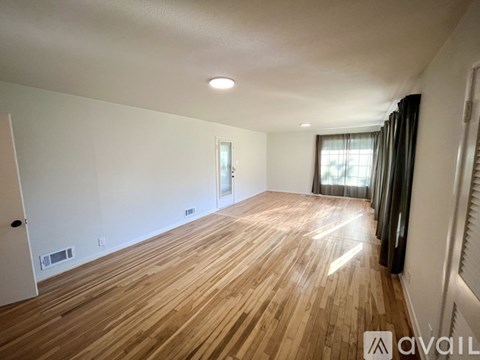 605 Kessler Blvd 3 Beds Apartment for Rent