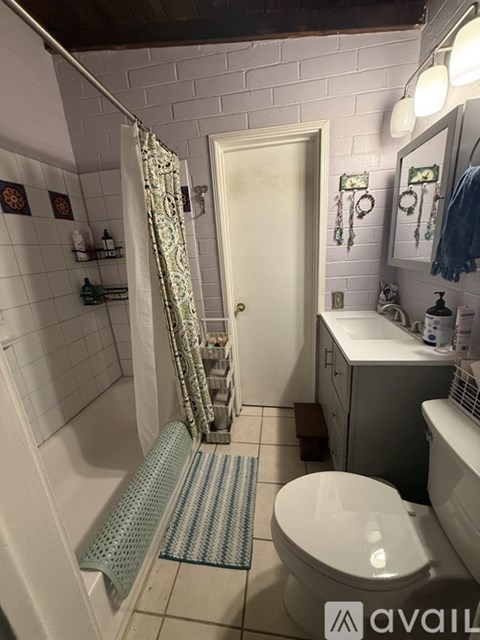 2817 North Desert Avenue 2 Beds Apartment for Rent