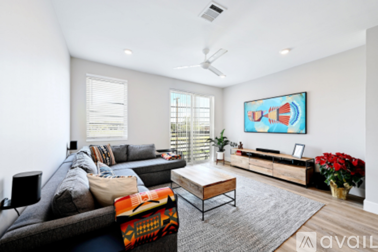 2709 East 5th Street 1 Condo for Rent - Photo gallery 2