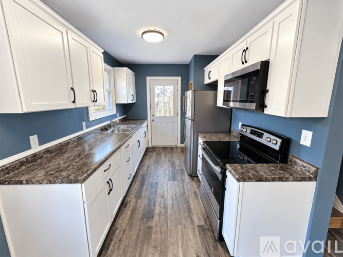 909 19th St 3 Beds Single Family Home for Rent - Photo gallery 2
