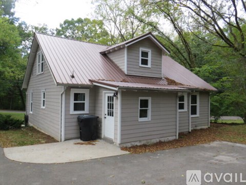 110 Mc Farland Road 3 Beds Apartment for Rent