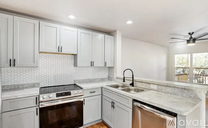 323 Moselle Avenue 3 Beds Single Family Home for Rent - Photo gallery 2