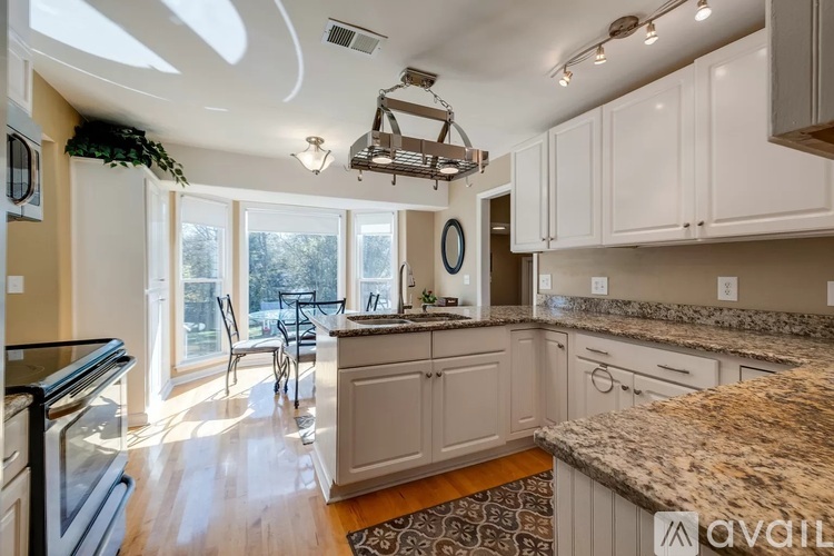 2111 Putnam Lane 3 Beds Single Family Home for Rent - Photo gallery 3