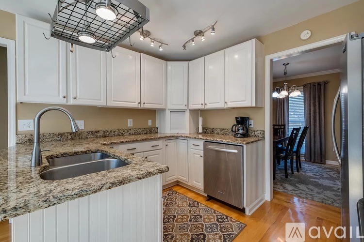 2111 Putnam Lane 3 Beds Single Family Home for Rent - Photo gallery 4